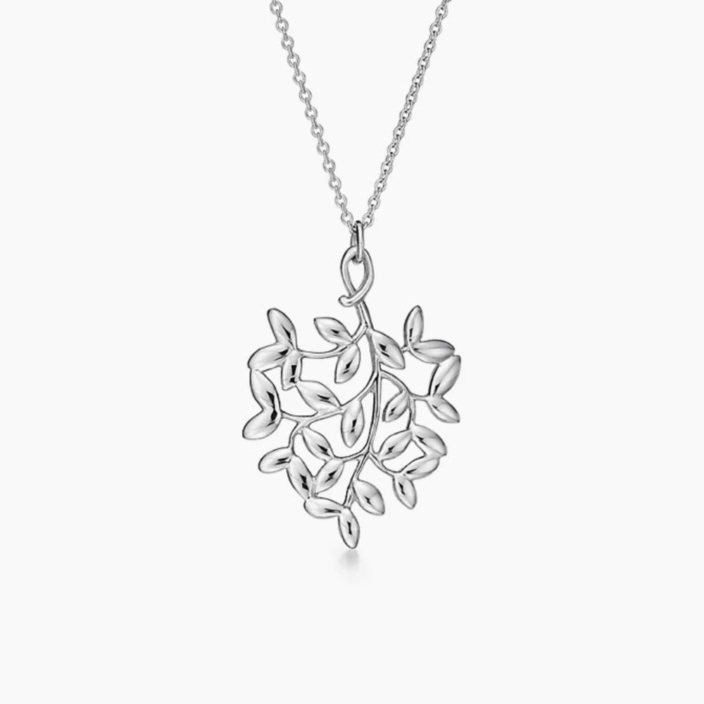 Tiffany & Co. Paloma Picasso Olive Leaf Pendant Necklace 18”